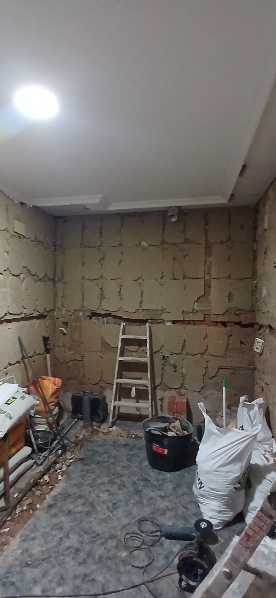Baño antes de la reforma integral en Madrid
